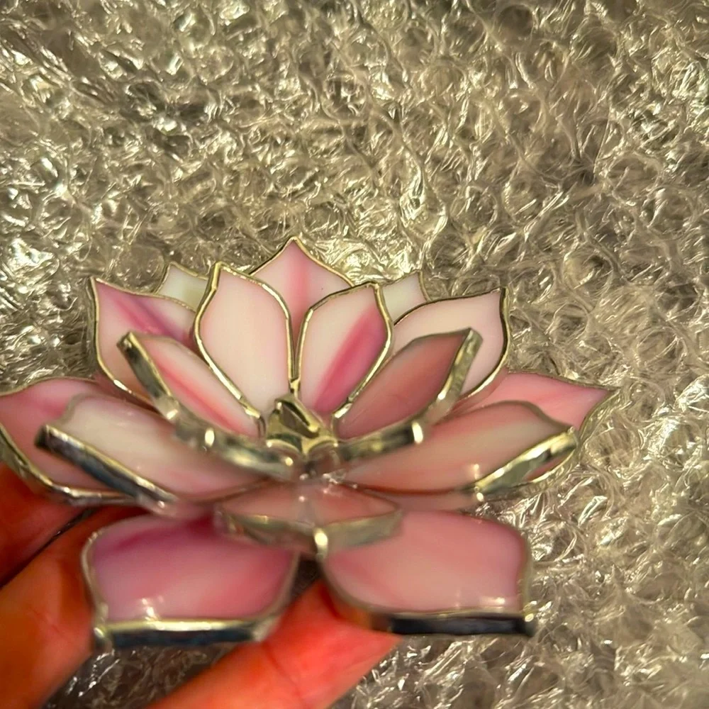 Pink/white Metal Lotus Flower Ring Holder NEW 🏷️